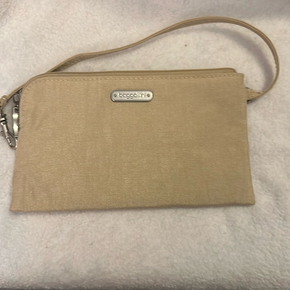 Baggallini Beige Color Zipper Closure Wristlet Handbag